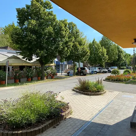 Molo Apartmanhaz Apartment Balatonszemes